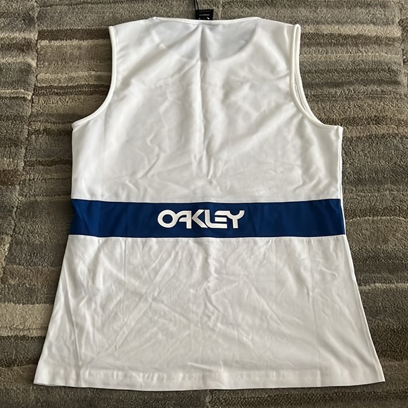 Yoga/workout top, matching leggings - Picture 3 of 4